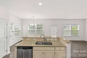 2435 Alyssa Ln, Charlotte, NC 28208 - Photo 10