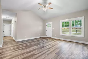 1700 Ivey Ct, Maiden, NC 28650 - Photo 4