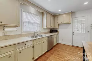 215 Scofield Rd, Charlotte, NC 28209 - Photo 8