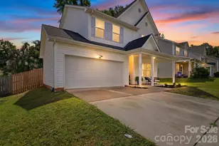 425 Laurel Fork Dr, Fort Mill, SC 29715 - Photo 2