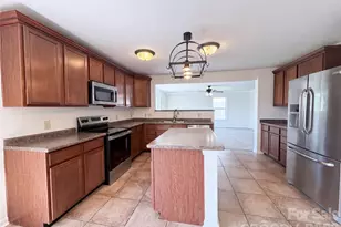 185 Boiling Brook Dr, Statesville, NC 28625 - Photo 2