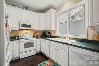 17752 Kings Point Drive, Cornelius, NC 28031 - Photo 4