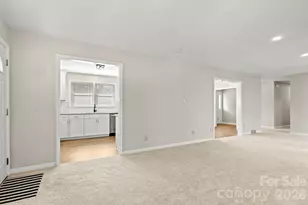 322 Holland Cir, Statesville, NC 28677 - Photo 8
