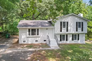 6126 Eagle Peak Dr, Charlotte, NC 28214 - Photo 2