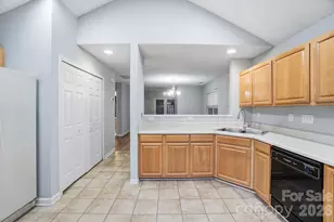 9904 Birch Knoll Ct, Charlotte, NC 28213 - Photo 14