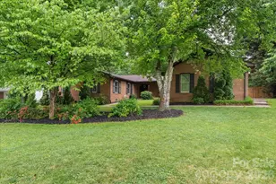 300 Brookmeade Dr, Statesville, NC 28625 - Photo 2