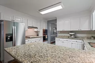 300 Brookmeade Dr, Statesville, NC 28625 - Photo 6