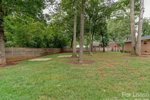 5646 Oak Dr, Charlotte, NC 28216 - Photo 30
