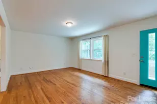5646 Oak Dr, Charlotte, NC 28216 - Photo 8