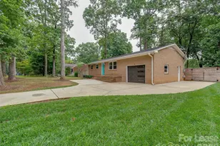 5646 Oak Dr, Charlotte, NC 28216 - Photo 2