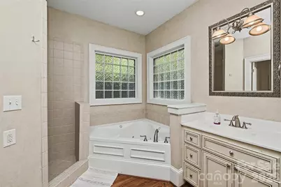 321 Circle Avenue, Charlotte, NC 28207 - Photo 8