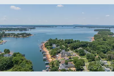 19533 Bustle Road, Cornelius, NC 28031 - Photo 4