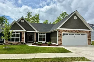 137 Marianne Dr, Hendersonville, NC 28739 - Photo 1