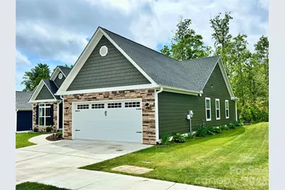 137 Marianne Drive, Hendersonville, NC 28739 - Photo 2