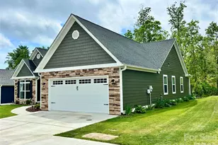 137 Marianne Dr, Hendersonville, NC 28739 - Photo 2
