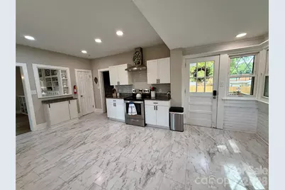 2709 N Main Avenue, Newton, NC 28658 - Photo 10