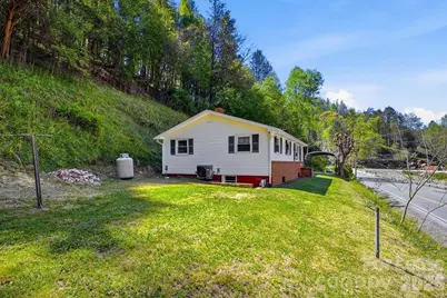 8830 US 19W Highway, Burnsville, NC 28714 - Photo 26