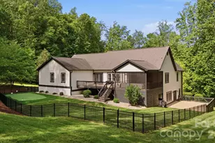 221 Logan Crossing Dr, Davidson, NC 28036 - Photo 2