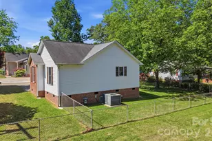 609 N 10th St, Bessemer City, NC 28016 - Photo 28