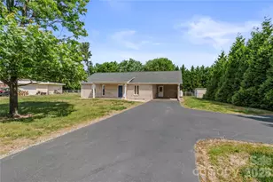 807 Silver Dapple Ln, Kernersville, NC 27284 - Photo 2