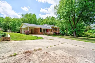 111 Harbor Point Dr, Cherryville, NC 28021 - Photo 38