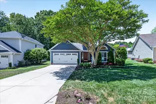 819 Mill Run Dr, Charlotte, NC 28209 - Photo 2