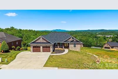 418 Huntington Woods Street SE, Lenoir, NC 28645 - Photo 2