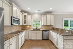 10019 Elizabeth Crest Ln, Charlotte, NC 28277 - Photo 10