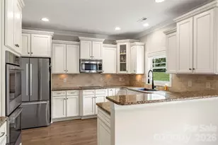 10019 Elizabeth Crest Ln, Charlotte, NC 28277 - Photo 6