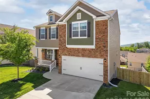 348 Tavernier Ln, Candler, NC 28715 - Photo 2