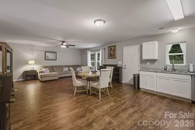 1916 Country Way, Hickory, NC 28601 - Photo 12