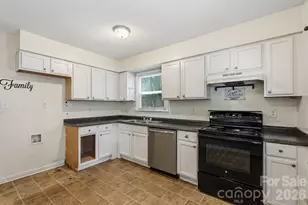 6719 Raeburn Ln, Charlotte, NC 28227 - Photo 12