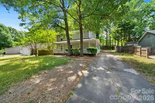 6719 Raeburn Ln, Charlotte, NC 28227 - Photo 2