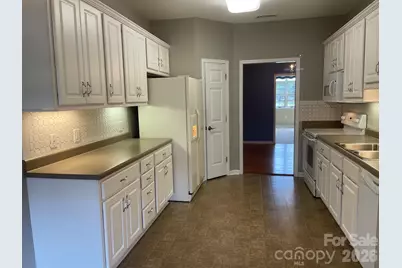 489 26th Avenue NE, Hickory, NC 28601 - Photo 10