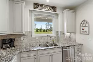 12520 Old Iron Ln, Charlotte, NC 28215 - Photo 14
