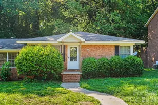 4809 Malibu Dr, Charlotte, NC 28215 - Photo 2