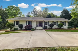 504 Fairway Dr, Fort Mill, SC 29715 - Photo 2