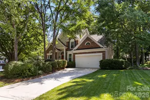 6210 Maple Cove Ln, Charlotte, NC 28269 - Photo 2
