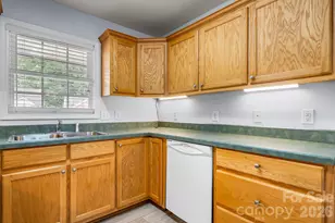 1268 Wexford Village Cir NE, Lenoir, NC 28645 - Photo 8