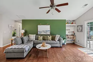 4727 McClure Rd, Charlotte, NC 28216 - Photo 8