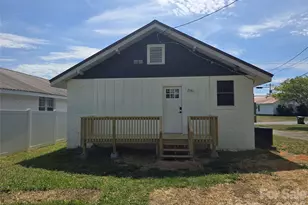 813 Highland Ave SE, Hickory, NC 28602 - Photo 2