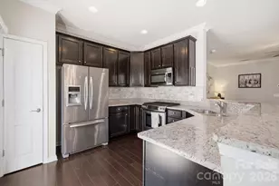 2441 Diplomat Ln, Charlotte, NC 28210 - Photo 10