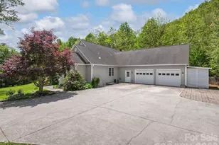 224 Hydrangea Dr, Waynesville, NC 28785 - Photo 2