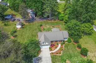 183 Devon Ln, Statesville, NC 28625 - Photo 2