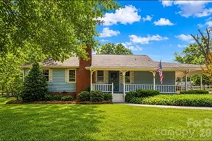 6016 Indian Brook Dr, Matthews, NC 28104 - Photo 2