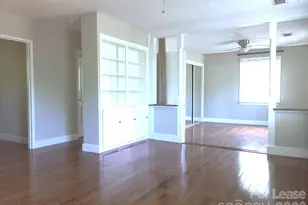 557 Wakefield Dr, Charlotte, NC 28209 - Photo 4