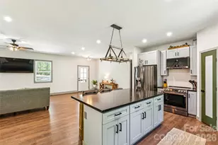 305 Robinson Ave, Mount Holly, NC 28120 - Photo 6