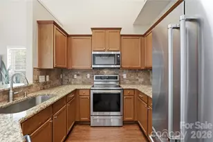 4613 Craigmoss Ln, Charlotte, NC 28278 - Photo 6