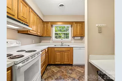 1409 Kensington Road #B6, Hendersonville, NC 28791 - Photo 14