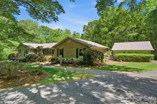 245 Rainbow Cir, Clover, SC 29710 - Photo 4